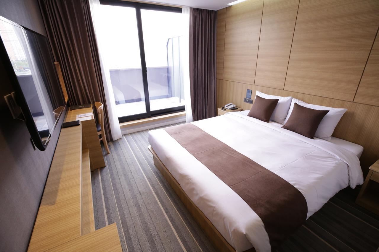Honors Hotel Hwaseong Exterior foto