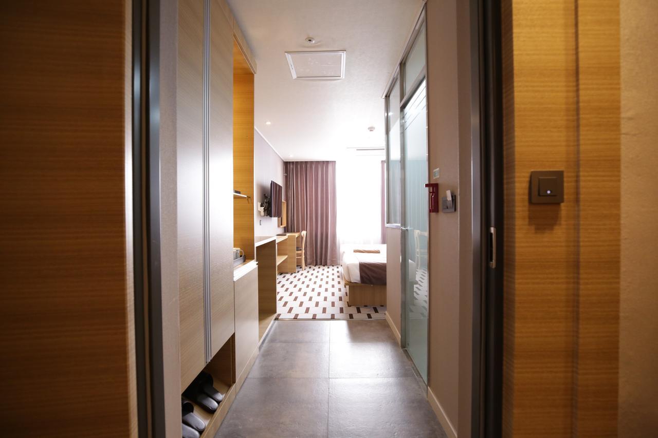 Honors Hotel Hwaseong Exterior foto